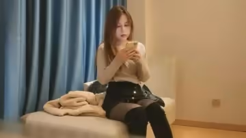 一屌探花重金約兩個長發美女玩雙飛 都是老手了 床上超級淫蕩