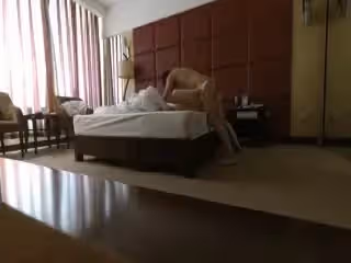 風景旅遊區認識的大學兼職導遊美女給了1000元帶到酒店啪啪,妹子不僅漂亮還很耐操,都快累趴下了