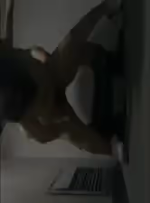 色膽包天猥瑣四眼仔大白天樓道里脫光苗條美腿性感小女友啪啪玩的花樣還不少搞的大叫很刺激1080P原版
