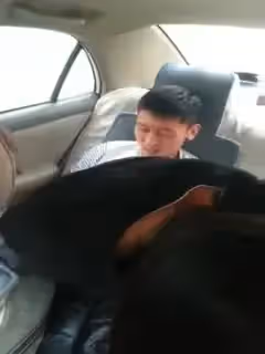 小情侶后座啪啪啪！妹子說你別照了 (1)