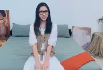 白虎少女夢幻4P精液大亂交