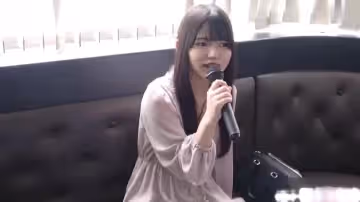 清純可愛妹子被大胖子按在椅子上草無套內射逼里1