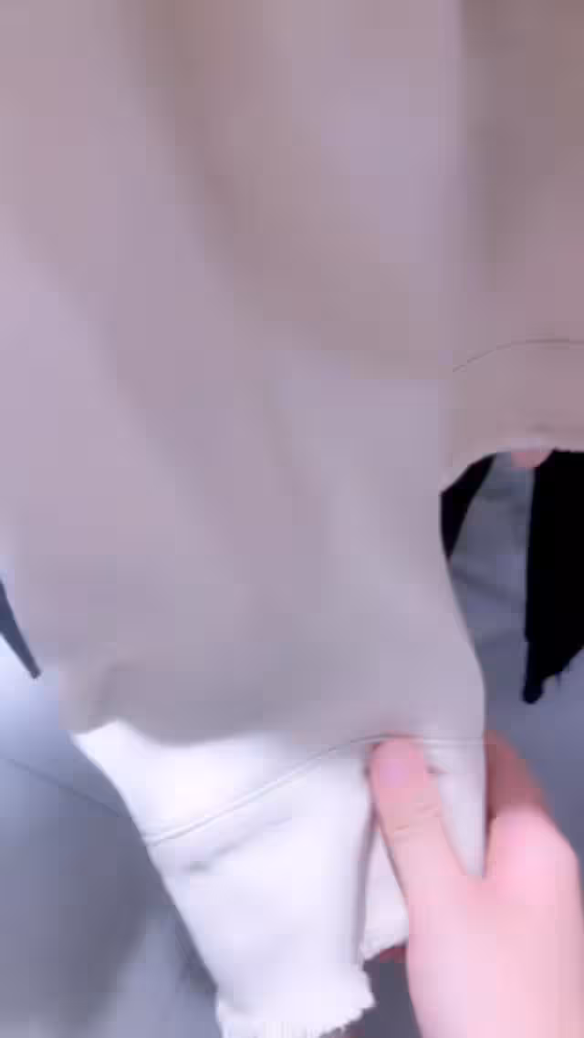 顏值不錯妹子九兒騎車去商場戶外秀