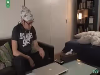 【水果派】對著擼管的妹子竟是我女友1
