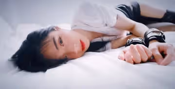 課後補習家教故意彎腰露奶 趁爸媽不在手伸進裙底讓我硬到受不了