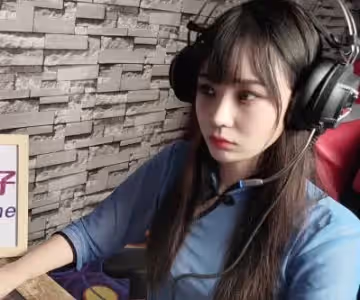 91茄子.電競少女COS西施約見網友不料被內射中出