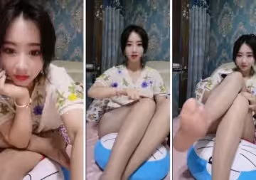 超稀有~易直播平台麗櫃~高顏值女神【然然】露點，小乳頭微微翹起，絲襪美足誘惑，性感的打肉臀，天價密碼房！