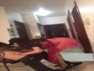 人妻穿性感睡衣勾引快遞