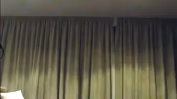 深圳某小區乾洗店性感美女老闆娘和經常光顧生意的中年男酒店偷偷開房，真風騷出門連內褲都不穿，邊肏邊扒衣服!