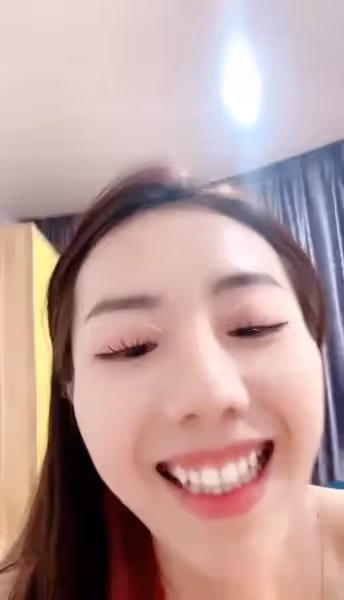 【頂級美腿顏值女神】性感包臀裙【下篇】跪地吸吮深喉大屌，扶屌騎乘位沒入，正入姿勢衝刺爆操，無套內射mp4