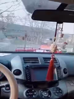 在老研究院門口停好車車前還有大爺大媽就忍不住在車裡口上了