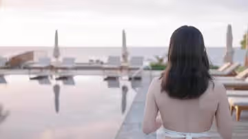 HongKongDoll 玩偶姐姐 - 夏日回憶 壹 性感泳裝無套爆操偶姐姐白虎嫩穴