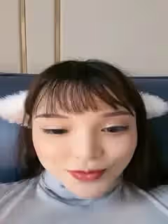 直播完美露臉的極致妹妹自己推油按摩