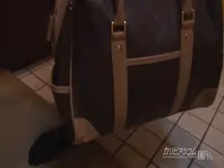 絵畫教室の生徒に勃起したチンポを魅せつけたら…