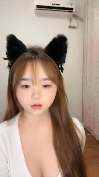 情趣耳朵！肉嘟嘟顏值萌妹！新人近期下海，白嫩奶子粉穴，站在椅子翹起肥臀，掰穴近距離特寫，極度誘惑