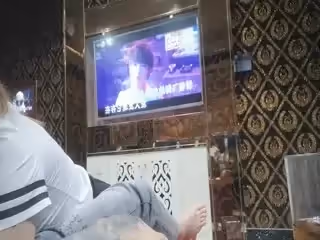 花臂小伙看上會所美女技師單獨約到酒店干炮