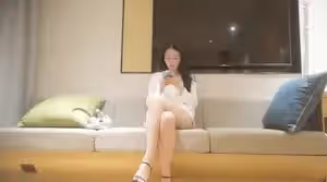 【午夜尋花】第2場高顏值白衣妹子，脫光光坐在身上摸奶扣逼調情側入猛操