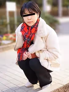 一個喜歡乳頭遊戲的變態素人女孩 筱冢志穗