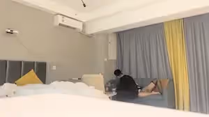 帶反差女同學到酒店 喝上紅酒換上絲襪 上