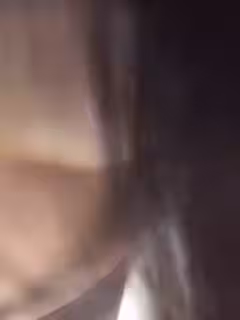 鴨舌帽苗條身材性感絲襪誘惑椅子上褪下絲襪漏出嫩逼