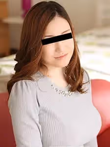 奇聞趣事在房間裡與一個大胸業餘女孩 瑪麗·希拉