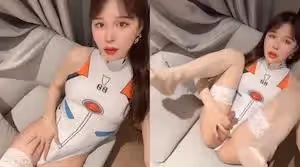 國產TS系列膚白貌美的張思妮超緊身死庫水白絲自慰擼射