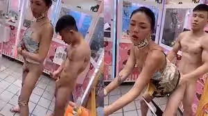 ❤️精品推薦❤️國產TS系列大奶美妖『楀喬』商場娃娃機旁被小個子抓著奶子後入超刺激