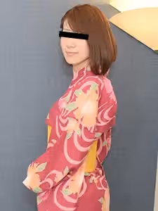我的浴衣下擺被捲起來，我被操了。瀧川千紗