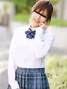 制服時代～一邊看鏡頭一邊被挑逗被射精～上原里美
