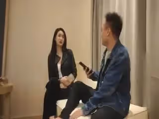 約了個白皙極品辣妹！還讓她穿上情趣衣被操