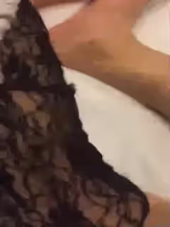 嬌小瘦弱的小女友被按在床上艹爸爸我受不了啦快受不了啦這樣子叫床刺激了男友的性慾啊
