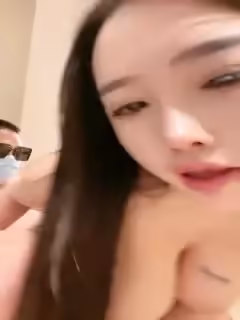 極品尤物F罩杯網紅女神超棒身材大奶肥臀，天天操炮友頂不住，假屌猛捅伺候，掰穴揉搓陰蒂.