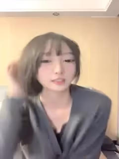 泡泡咕_青春漂亮的女神，偶像明星般的9分頂級顏值，大大的眼睛炯炯有神_高挑的身材.