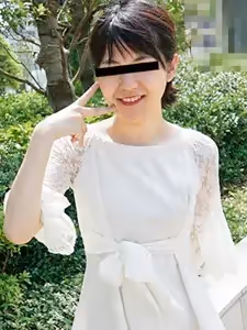 一個偽裝成單純的淫蕩少女。水無月的眼淚