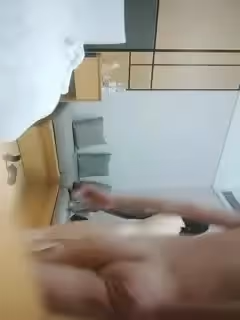 【用利抽插】，極品反差婊，溫婉女神，中場換套抹潤滑油，欲仙欲死大叫受不了，臨別不舍穿著衣服還口交.