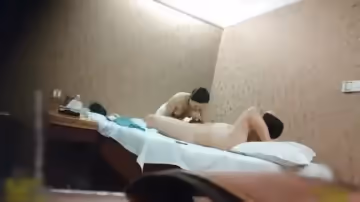 黑絲小姐被小哥掐著脖子抽插