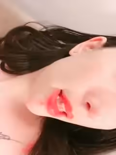烈焰紅唇顏值女神！脫下內褲性感翹臀！多毛騷逼掰開特寫.