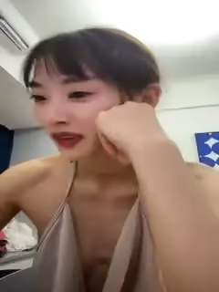 高顏值長發美女！應要求小秀一波！苗條身材貧乳.