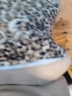 今天老婆漂亮哦，穿著豹紋連衣裙，下班堵在門口、激戰到床上，擁抱舌吻_女上位，酣暢淋漓！.