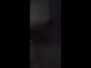 【閱覽眾逼】凌晨街頭睡了一天的美女都出來了，甜美00後，這價錢真是賺翻了，逼粉奶大