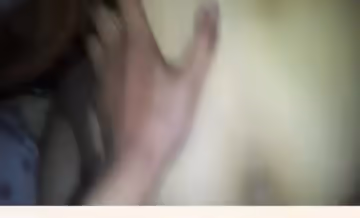 （迷jian）艹了一半，女的不知道是醒了還有有感覺，把男的嚇到