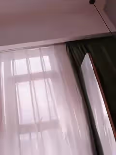 清純JK裝學生妹！初下海超高顏值，兩個奶子又白又軟.
