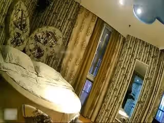 清純素雅身材苗條連衣裙美女被四眼男啪啪啪把美女乾的尖叫胡言亂語