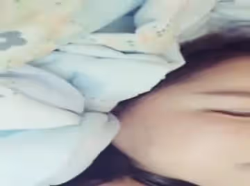 【情趣黑絲】美女主播400元請網友來家直播啪啪,沒想到他太厲害了把美女都干噴潮了還沒射!