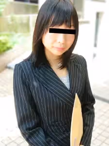 一位才華橫溢的房地產女士，可以立即簽署 Chintai 房產的合同。櫻井由里