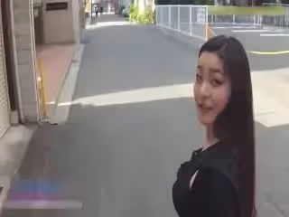 亞裔網紅美女停車場露出，巧遇洋大屌直接帶回家啪啪到天明