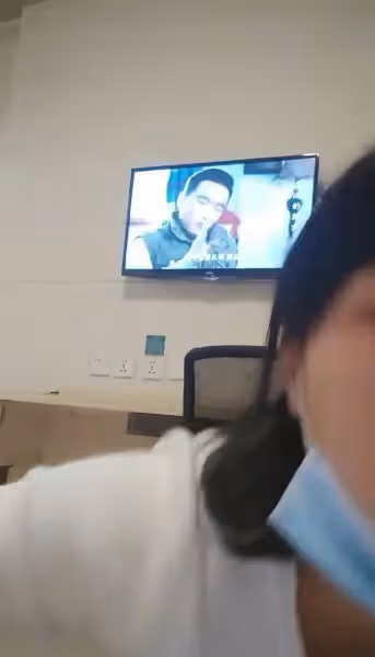 【在線】放假了學院派美女主播小琪戶外勾搭個秒射男開房太丟人了高清無碼