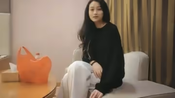 小馬尋花約氣質外圍,鏡頭前深喉扛起大長腿拉著手站立後入的...