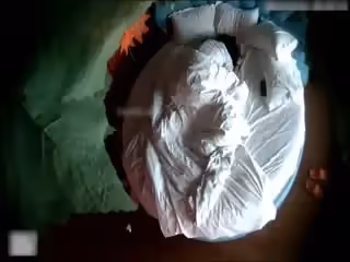 看上去很嫩漂亮的性感美女被猥瑣男友帶到酒店進房就扒掉她褲 3