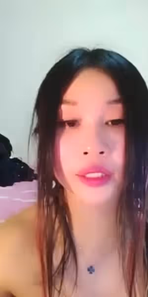 被大哥各種姿勢爆草抽插，特寫爆菊花塞嘴裡口爆
